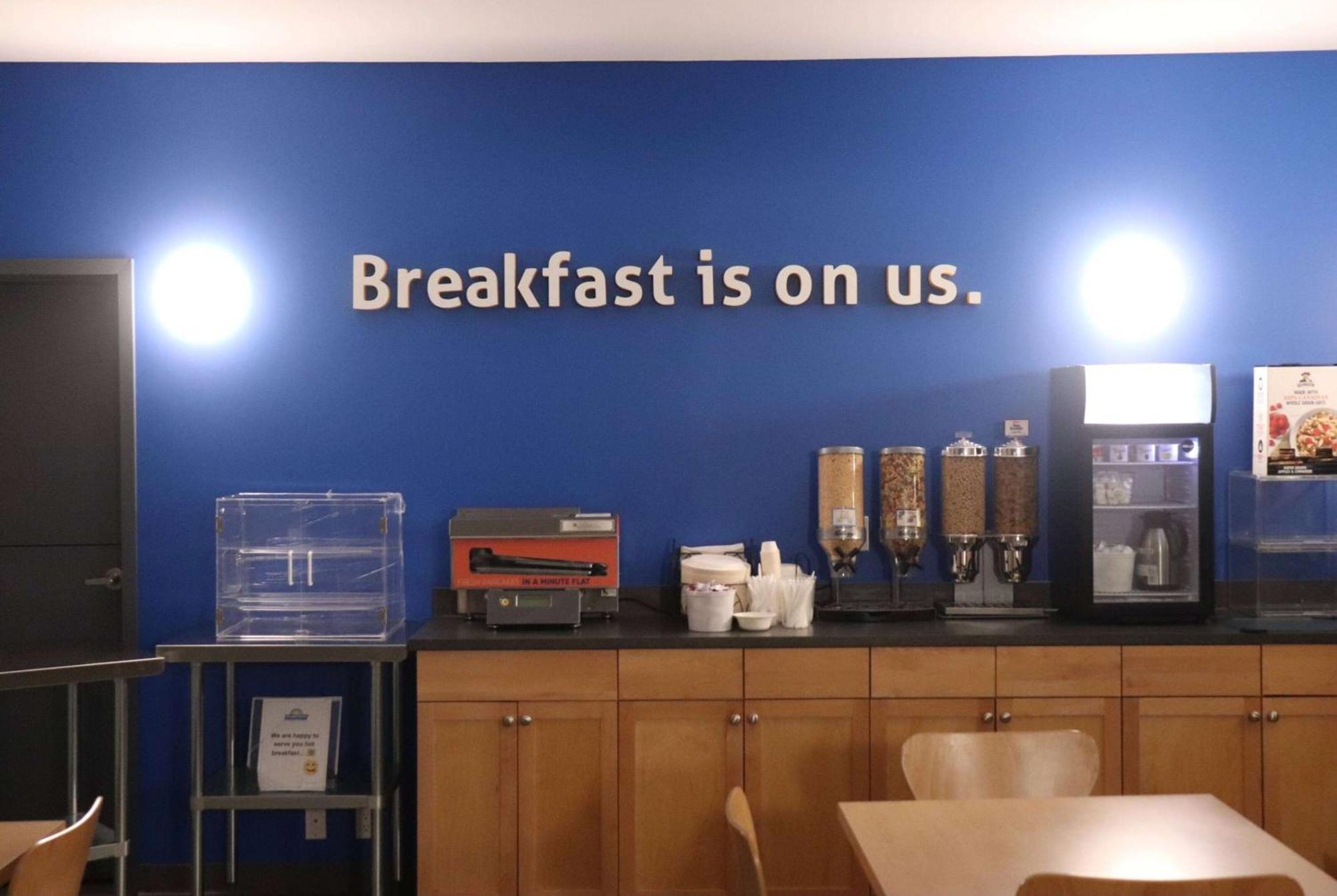 Days Inn By Wyndham Stony Plain Екстер'єр фото