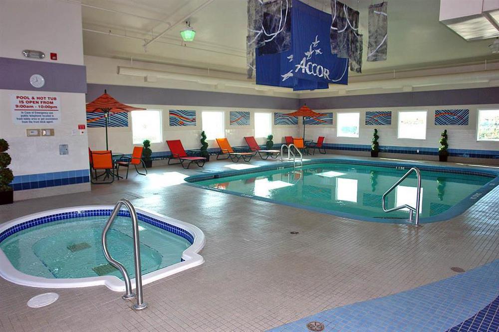 Days Inn By Wyndham Stony Plain Зручності фото